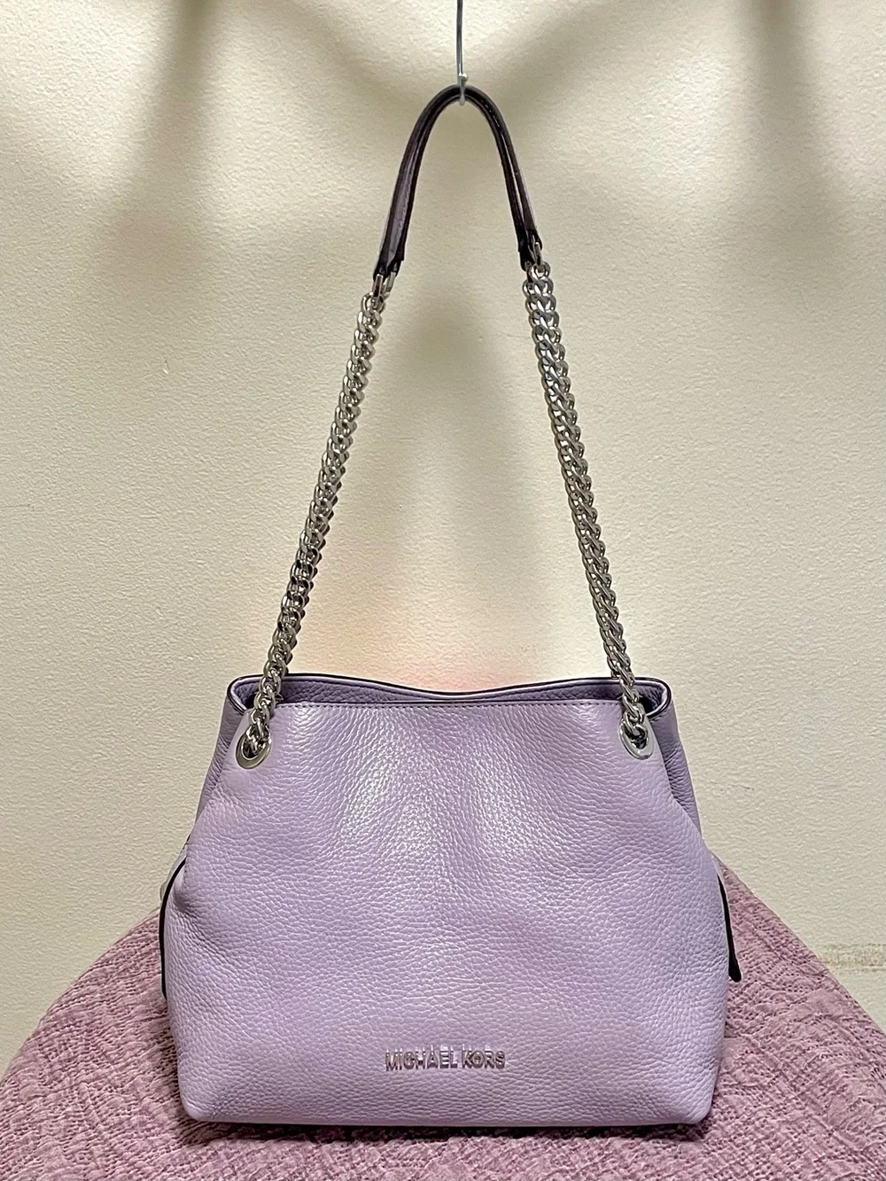 Michael Kors Lilac Pebbled Leather Shoulder Tote with Silver Chain EUC